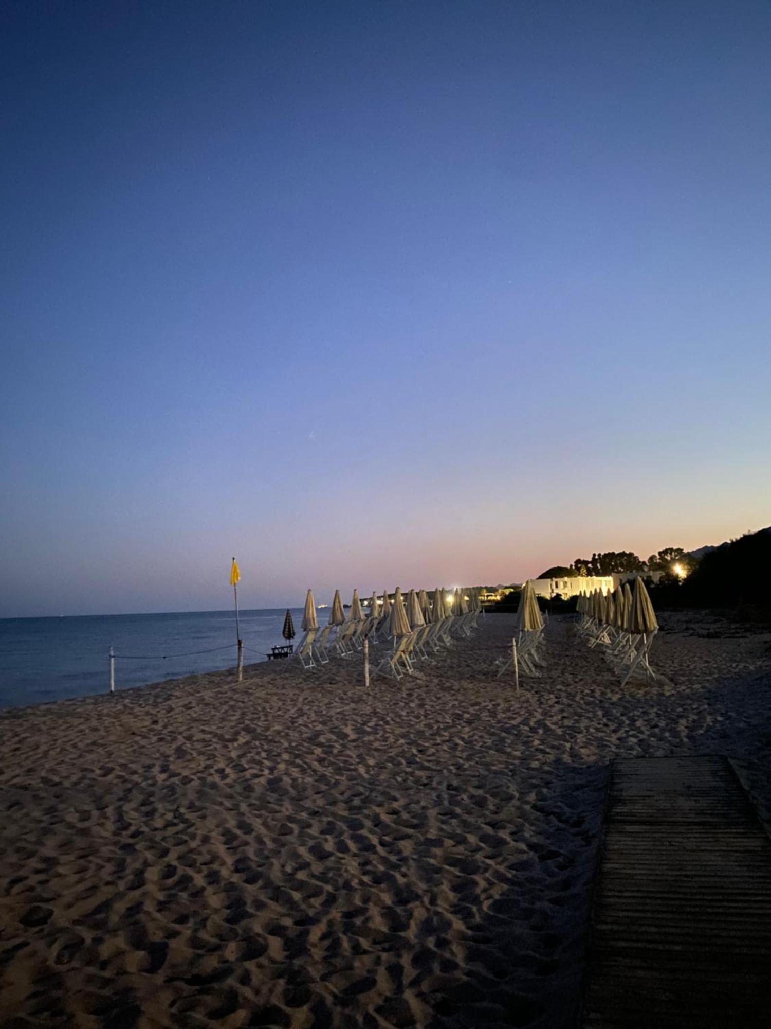 Hotel Mare Pineta Santa Margherita di Pula Bagian luar foto