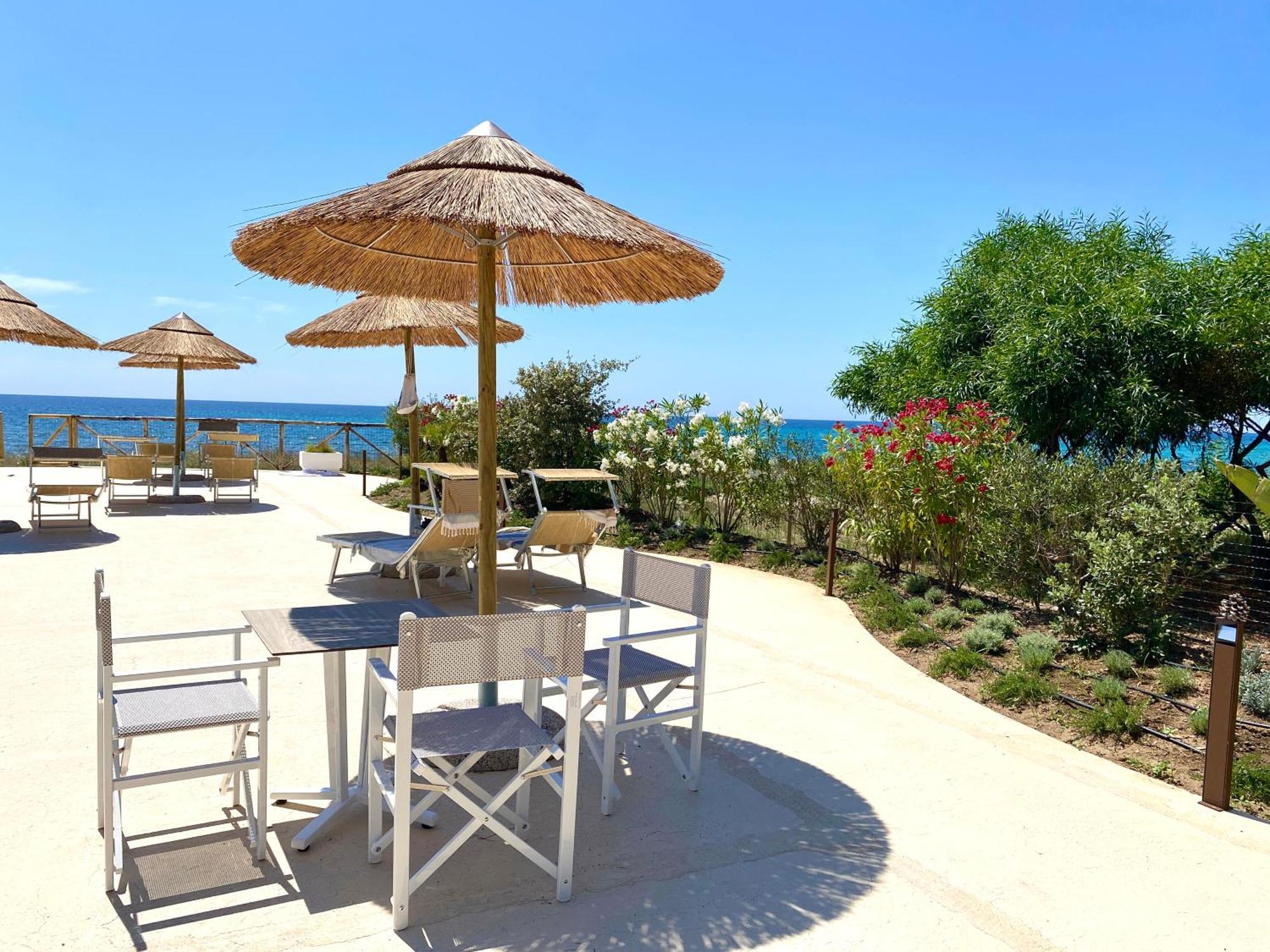 Hotel Mare Pineta Santa Margherita di Pula Bagian luar foto