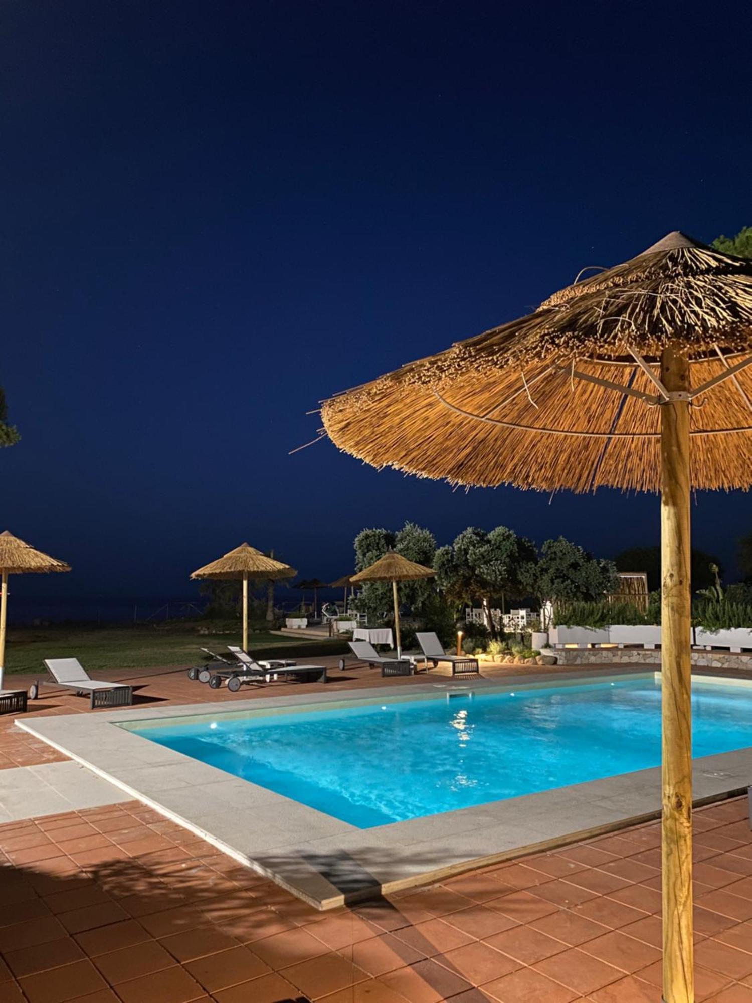 Hotel Mare Pineta Santa Margherita di Pula Bagian luar foto