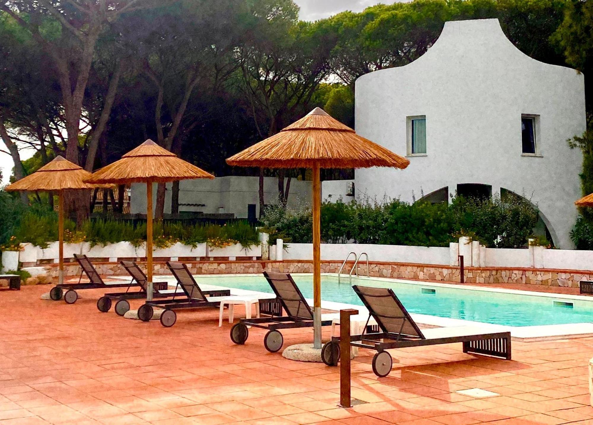 Hotel Mare Pineta Santa Margherita di Pula Bagian luar foto
